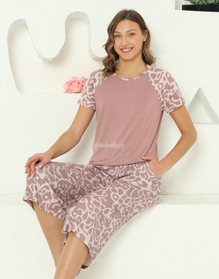 Домашний комплект с футболкой и капри