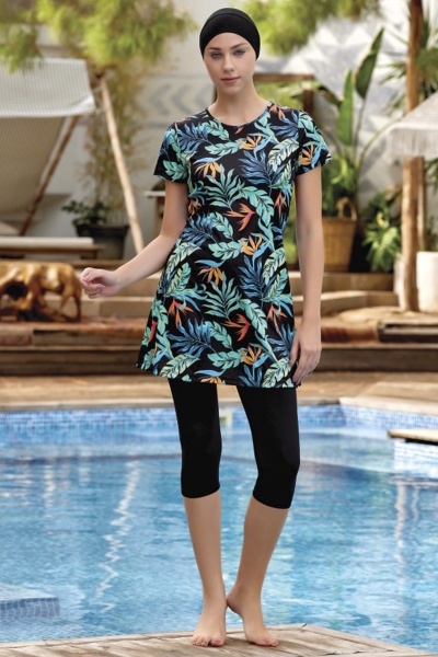 Модный купальник с короткими лосинами