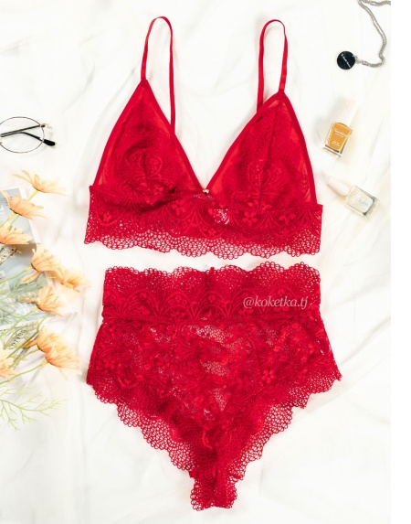 Бюстгалтер с трусиками стринг