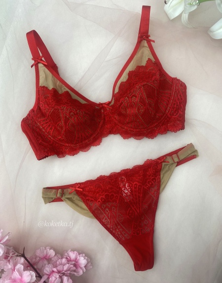 Бюстгальтер с трусиками стринг