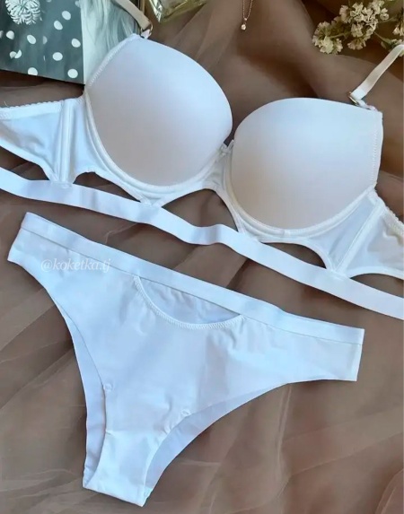 Бюстгальтер с трусиками (пуш-ап)