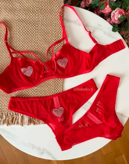 Бюстгальтер с трусиками бразилиана