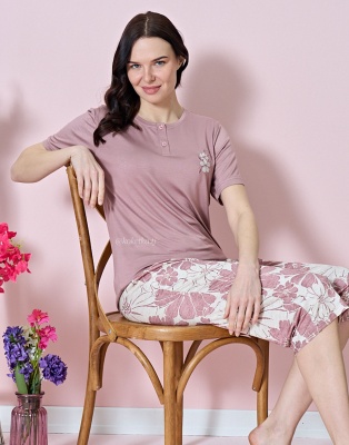 Домашний комплект с футболкой и капри