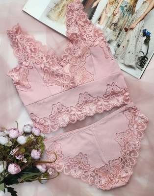 Кружевной комплект белья