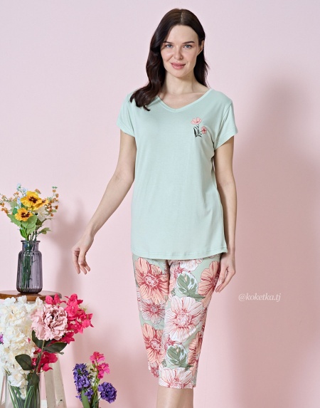 Домашний комплект с футболкой и капри