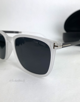 Очки солнцезащитные