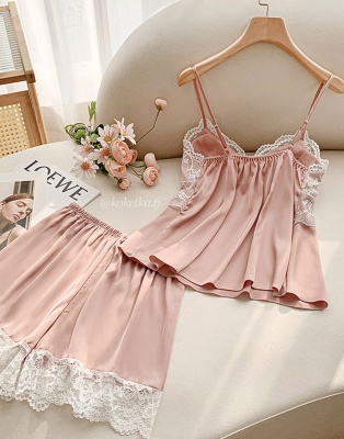 Нежный комплект из атласа