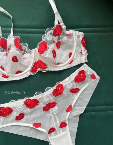 Бюстгальтер с трусиками бразилиана