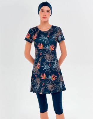 Модный купальник с короткими лосинами