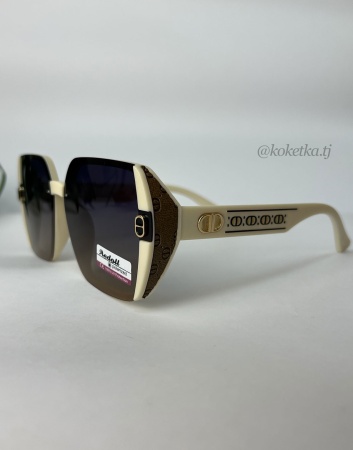 Очки солнцезащитные