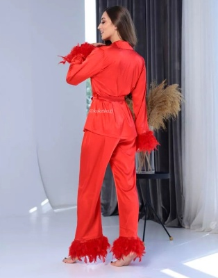 Рубашка и штаны с перьями