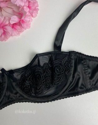 Бюстгалтер с трусиками стринг