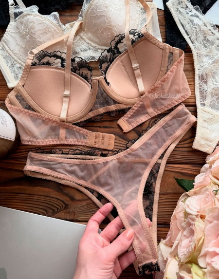 Бюстгальтер с трусиками