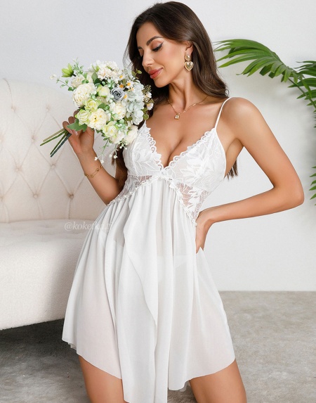 Нежная сорочка с трусиками стринг