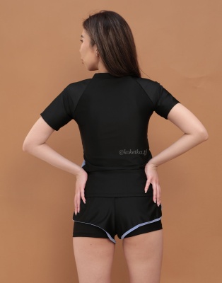 Модный купальник с шортиками