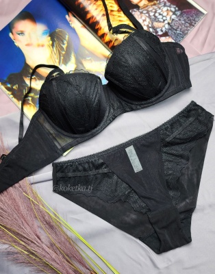 Бюстгальтер с трусиками (пуш-ап)