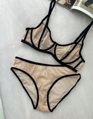 Бюстгальтер с трусиками