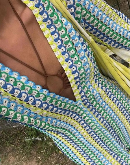 Пляжное платье с длинными рукавами 