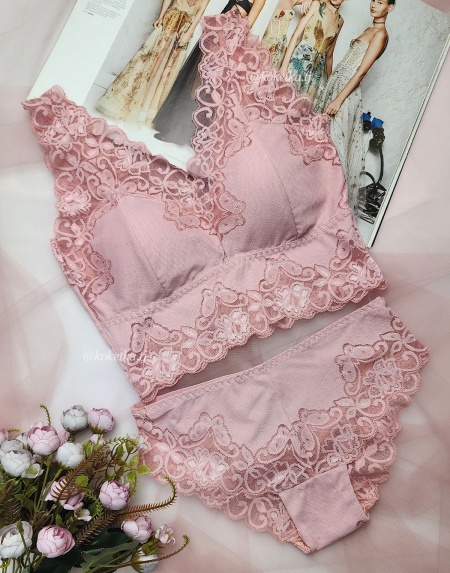 Кружевной комплект белья