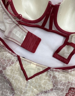 Бюстгальтер с трусиками слип