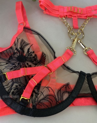 Соблазнительный комплект белья с чокером