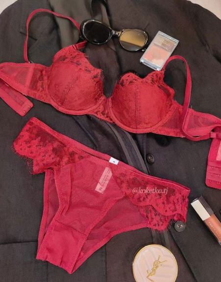 Бюстгальтер с трусиками