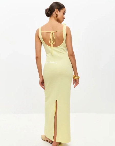 Пляжное платье без рукавов