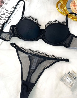 Бюстгальтер с трусиками стринг