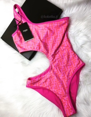 Слитный купальник