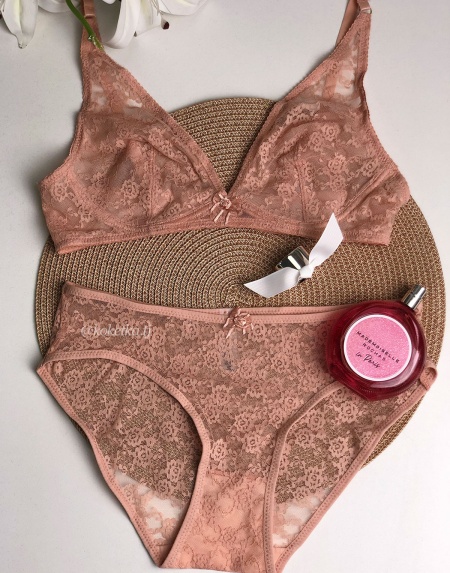 Бюстгальтер с трусиками