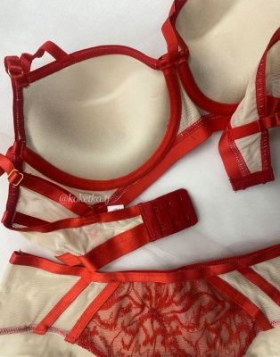 Бюстгальтер с трусиками (пуш-ап)