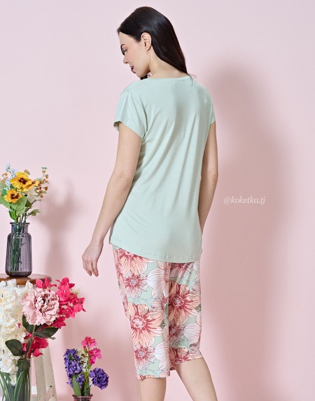 Домашний комплект с футболкой и капри