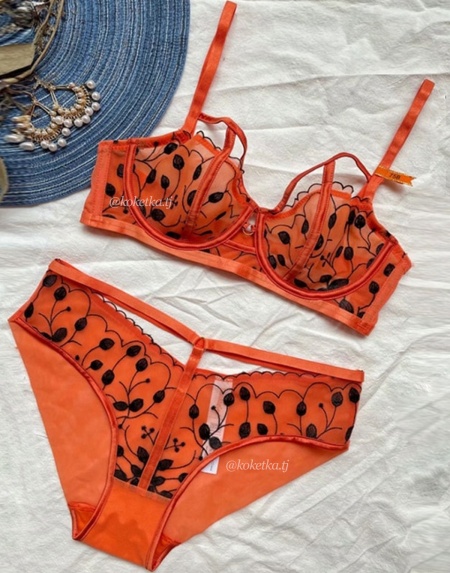 Бюстгальтер с трусиками