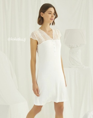 Модная и удобная сорочка с кружевными рукавами