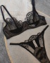 Бюстгальтер с трусиками стринг