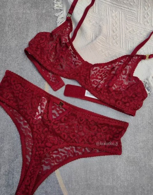 Бюстгальтер с трусиками стринг
