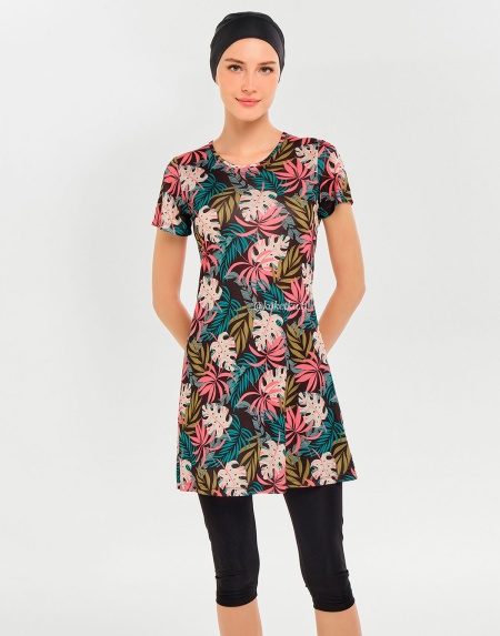 Модный купальник с короткими лосинами