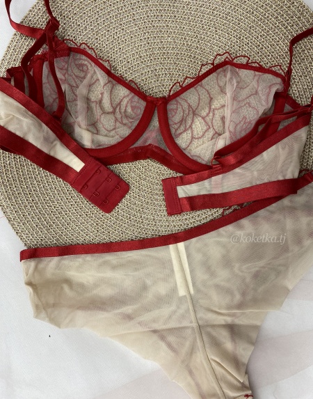 Бюстгальтер с трусиками слип