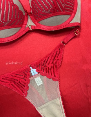 Бюстгальтер с трусиками (пуш-ап)