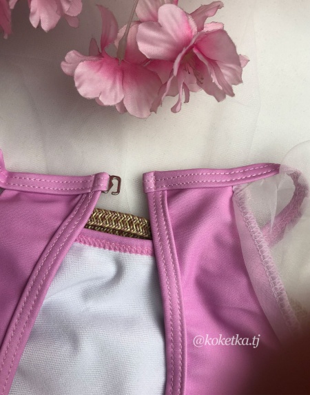 Слитный купальник с рюшечками 