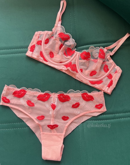 Бюстгальтер с трусиками бразилиана