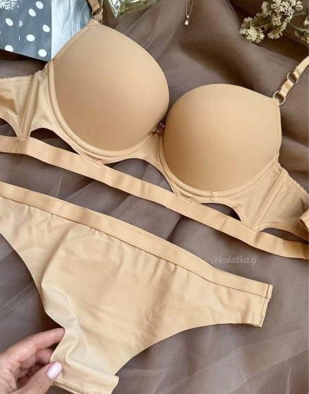 Бюстгальтер с трусиками (пуш-ап)