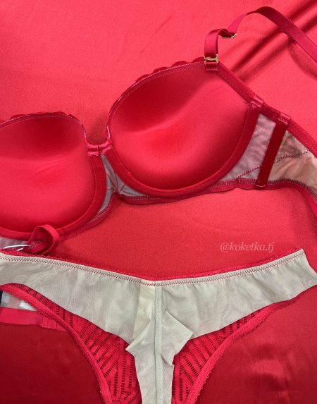 Бюстгальтер с трусиками (пуш-ап)