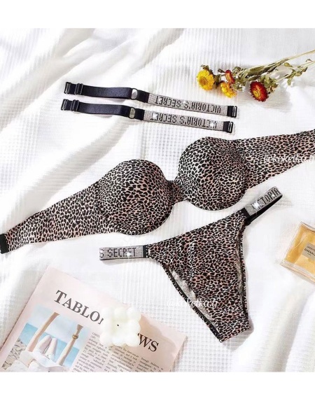 Бюстгальтер с трусиками под Victoria’s Secret