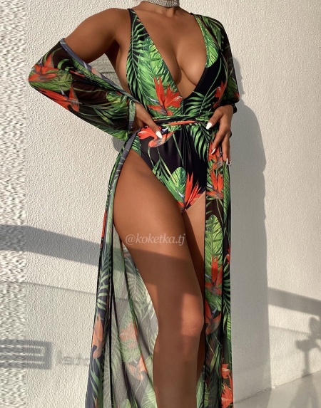 Слитный купальник c накидкой