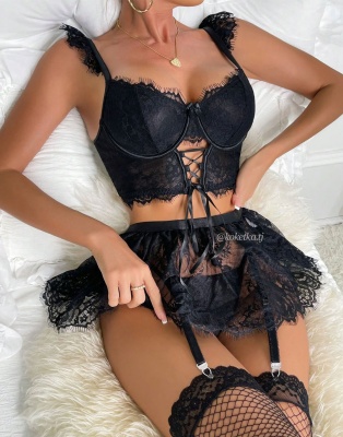 Соблазнительный комплект белья с чулками
