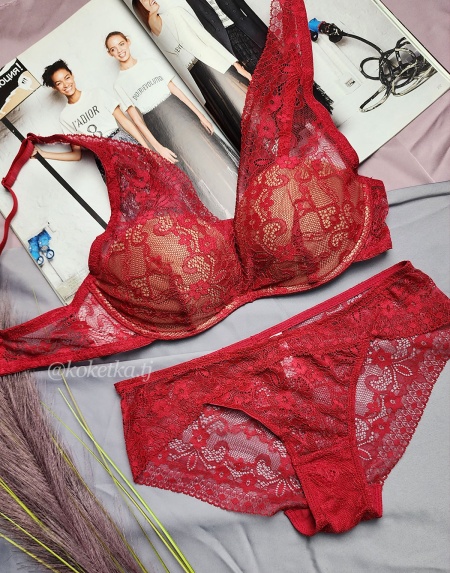 Бюстгальтер с трусиками